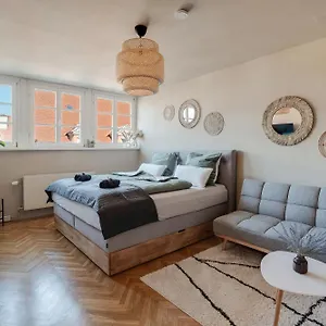 https://hero-stays-boho-nest-im-zentrum-mit-arbeitsplatz.graz-austria-hotels.com